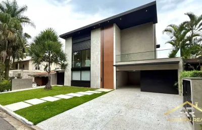Belíssima casa de 500m², 4 quartos, 4 suítes, 6 vagas no cond. alpha ii.