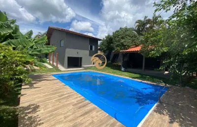 Casa com piscina em condomínio fechado em atibaia para venda e locação