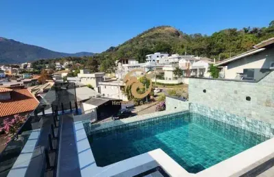 * 3 quartos sendo uma suíte. total de 4 banheiros sendo 2 banheiros e 2 lavabos.