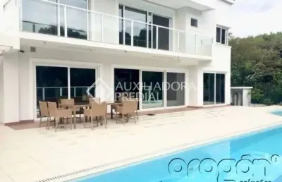 Casa com 6 quartos para alugar na rua das tibiras, 614, jurerê internacional, florianópolis, 880 m2 por r$ 40.000
