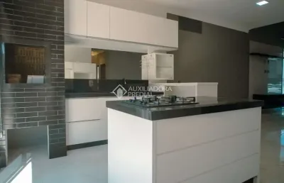 Casa em condomínio fechado com 5 quartos para alugar na avenida red park, 980, são joão do rio vermelho, florianópolis, 220 m2 por r$ 8.350