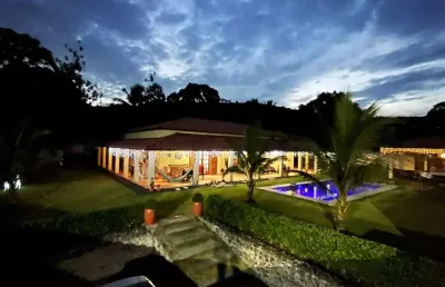 Casa para venda em mata de são joão, centro - mata de são joão, 4 dormitórios, 4 suítes, 6 banheiros, 4 vagas