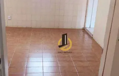 Casa à venda - 250m² - 2 dormitórios - 1 banheiro - quintal - edícula - 2 vagas - no parque bristol