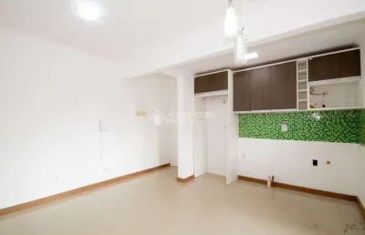 Apartamento com 2 quartos para alugar na rua vinte e quatro de outubro, 67, fátima, canoas, 48 m2 por r$ 1.000