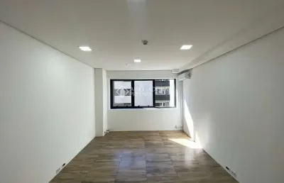 Sala comercial para alugar na avenida getúlio vargas, 4831, marechal rondon, canoas, 32 m2 por r$ 1.900