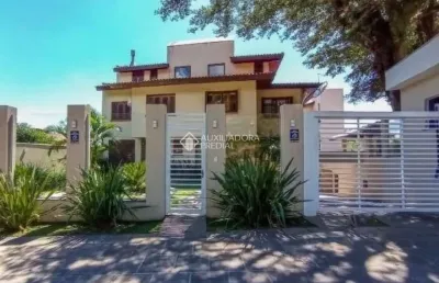 Casa em condomínio fechado com 4 quartos para alugar na avenida jacuí, 700, cristal, porto alegre, 227 m2 por r$ 6.050