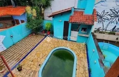 Casa em condomínio fechado com 3 quartos para alugar na avenida eduardo prado, 2050, cavalhada, porto alegre, 397 m2 por r$ 3.950