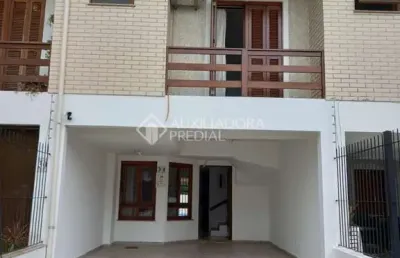 Casa com 3 quartos para alugar na rua carlos frederico albers, 34, espírito santo, porto alegre, 190 m2 por r$ 3.500
