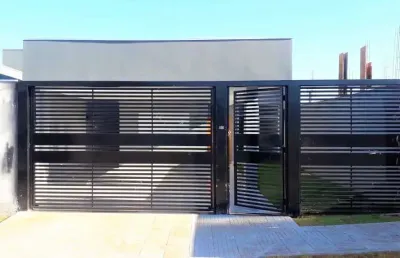 Casa com 3 quartos à venda na Rua Pioneiro Jones Sales Pontes, 124, Jardim Munique, Maringá