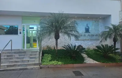 Apartamento à venda no condomínio solar dos algarves, completo.
