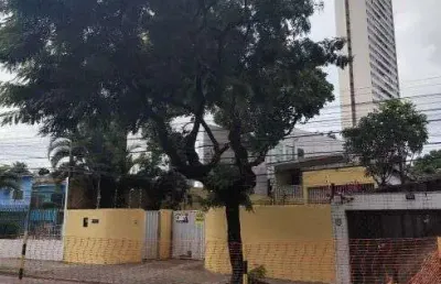 Alugo belíssima casa no coração de casa forte estrada do encanamento.