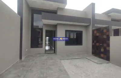 Residência de alto padrão com piscina próxima do mar