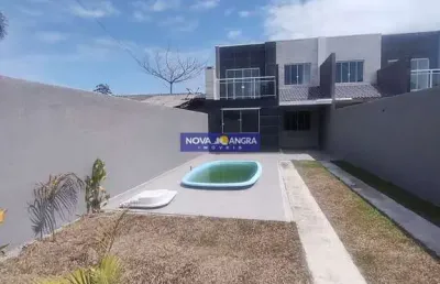 Sobrado com piscina  03 dormitórios e espaço de terreno
