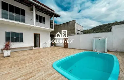 Casa espaçosa com 4 dormitórios, piscina e área de festas no cedrinho