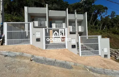 Sobrado com passagem lateral no rio branco com entrada parcelada até março 2025