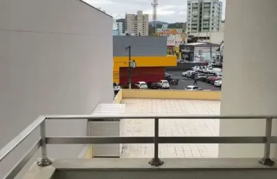 Apartamento com 2 quartos sendo 1 suíte no centro da cidade de brusque