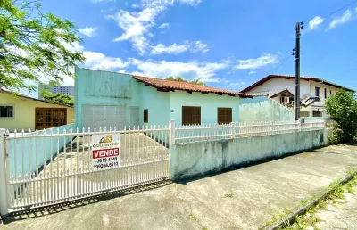 Terreno no bairro pereque em porto belo com 300 m² e casa com 3 quartos, área de festas vaga para 2 carros