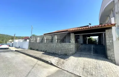 Casa no bairro planalto com 3 quartos sendo 2 suítes.