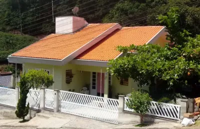 Casa com amplo terreno e 3 quartos no bairro souza cruz próximo ao centro