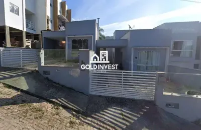 Casa térrea com 2 quartos com passagem lateral no bairro são pedro