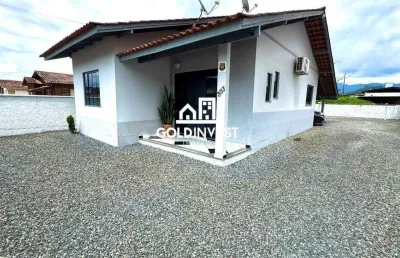 Casa solta 100% mobiliada com 3 quartos localizada no centro da guabiruba em terreno de 380 m²