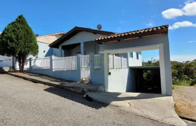 Casa solta á venda com 140m² no bairro águas claras em brusque