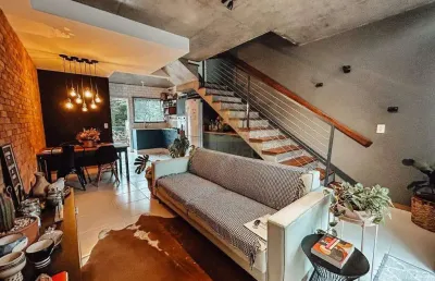 Casa/sobrado com 2 quartos semi mobiliado no bairro rio branco (analisa terreno em permuta)