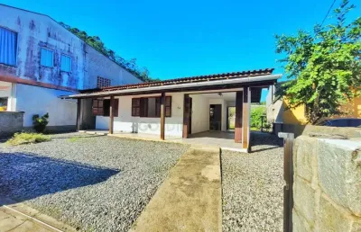 Casa solta á venda em brusque á 5 minutos do centro