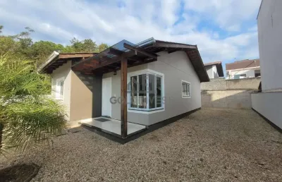 Casa solta á venda com 3 quartos sendo 1 suíte no bairro dom joaquim em brusque