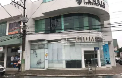 Sala comercial para locação no ed z commerce no centro de brusque!