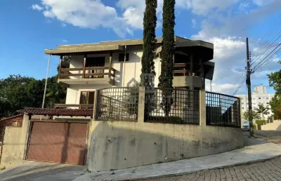 Casa com 6 quartos para alugar no São Luiz, Brusque 