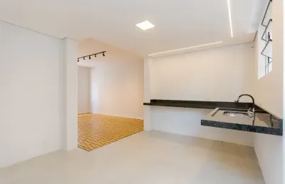 Apartamento à venda  com 3 quarto(s), recém reformado, em excelente localização
