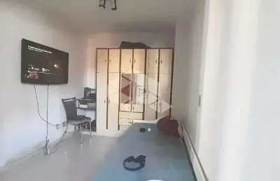 Vende-se apartamento centro. 3 dormitórios 2 banheiros