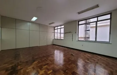 Sala comercial com 1 sala para alugar na rua uruguai, 277, centro histórico, porto alegre por r$ 7.200