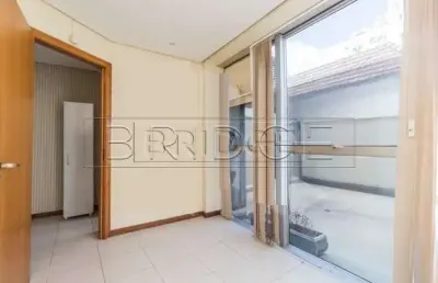 Sala comercial com 1 sala para alugar na rua almirante barroso, 735, floresta, porto alegre por r$ 700