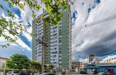 Apartamento com 3 quartos para alugar na avenida taquara, 350, petrópolis, porto alegre por r$ 5.500