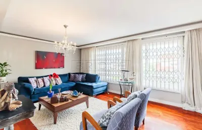 Casa em condomínio fechado com 4 quartos para alugar na rua matias josé bins, 1275, três figueiras, porto alegre por r$ 12.000