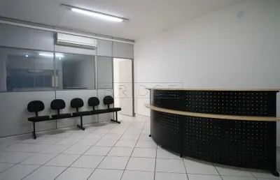 Sala comercial com 3 salas para alugar na praça otávio rocha, 54, centro histórico, porto alegre por r$ 4.000