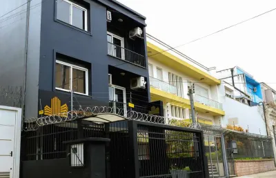 Casa comercial para alugar na rua general neto, 219, moinhos de vento, porto alegre por r$ 12.000