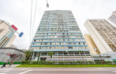 Vendo apartamento central, três dorm.  amplo e ensolarado. uma vaga.
