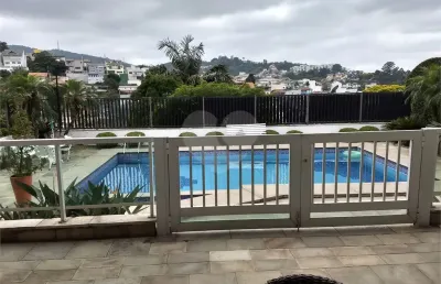Casa alto padrão (porteira fechada) com piscina à venda no horto florestal – 4 suítes