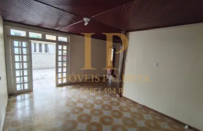 Alugo casa, 3 quartos, sendo 2 suítes e 1 vaga de garagem, no parque 10