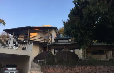 Casa em condomínio fechado com 3 quartos à venda na rua minho, 771, vale das laranjeiras, indaiatuba, 290 m2 por r$ 2.500.000