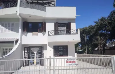 Sobrado para temporada em guaratuba, centro, 3 dormitórios, 1 suíte, 3 banheiros, 3 vagas