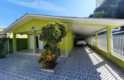 Casa à venda na Avenida Vinte e Nove de Abril, Cohapar, Guaratuba