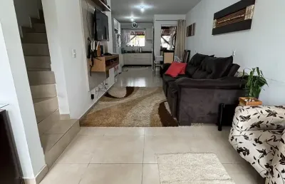 Casa com 3 quartos à venda na Rua Treze de Maio, 100, Iririú, Joinville