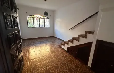 Sobrado amplo e versátil para locação – comercial ou residencial
