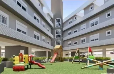 Apartamento com 03 dormitórios frente rua com excelente localização na praia dos ingleses.