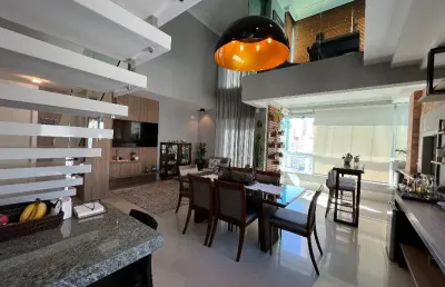 Apartamento duplex de 3 suítes finamente mobiliado à 350m da praia no centro de balneário camboriú