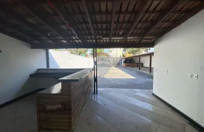 Imóvel comercial amplo e adaptável em mata da praia na área gastronômica.